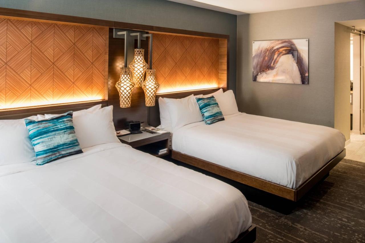 Отель Seattle Airport Marriott Ситак Экстерьер фото