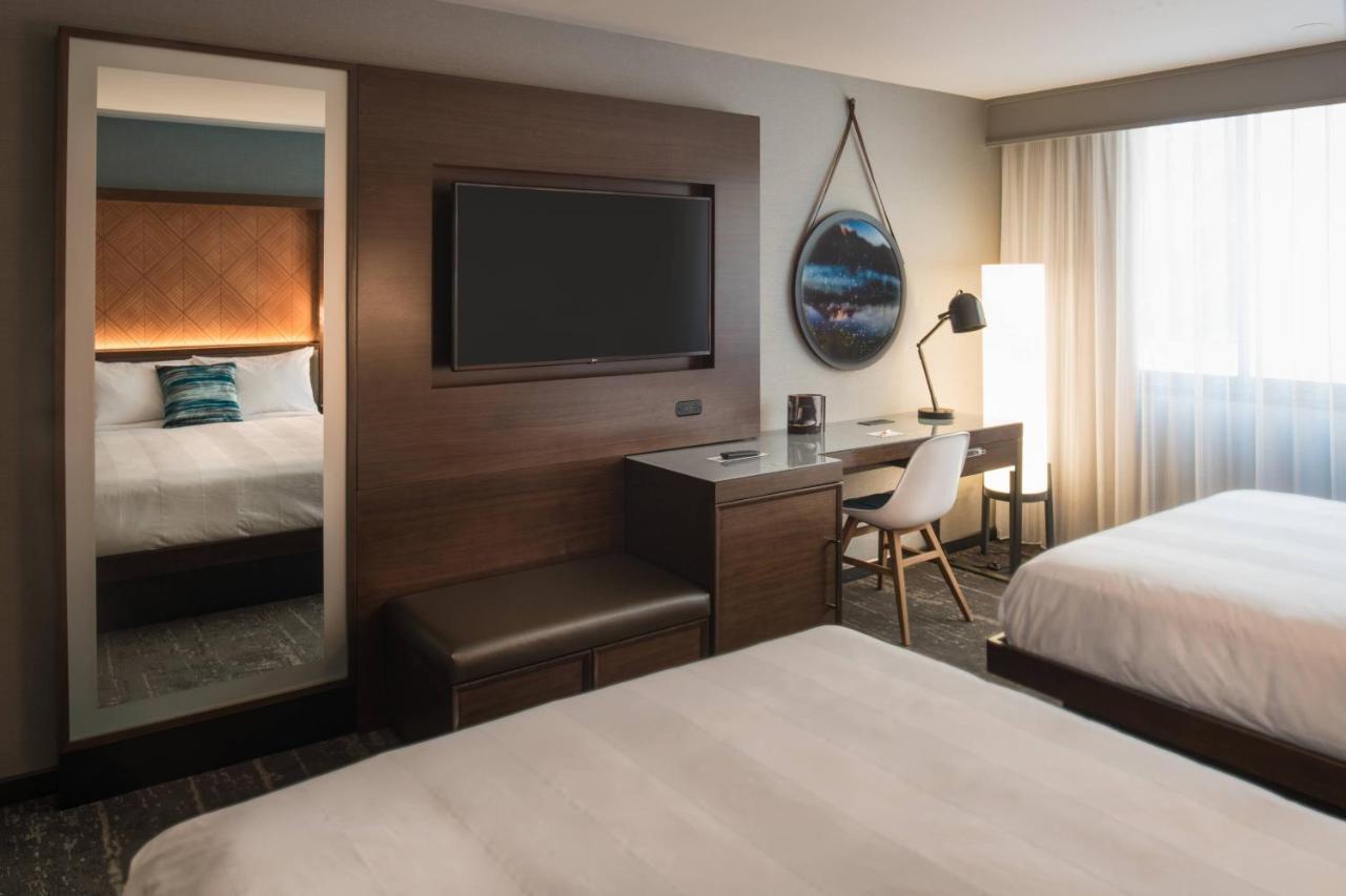 Отель Seattle Airport Marriott Ситак Экстерьер фото