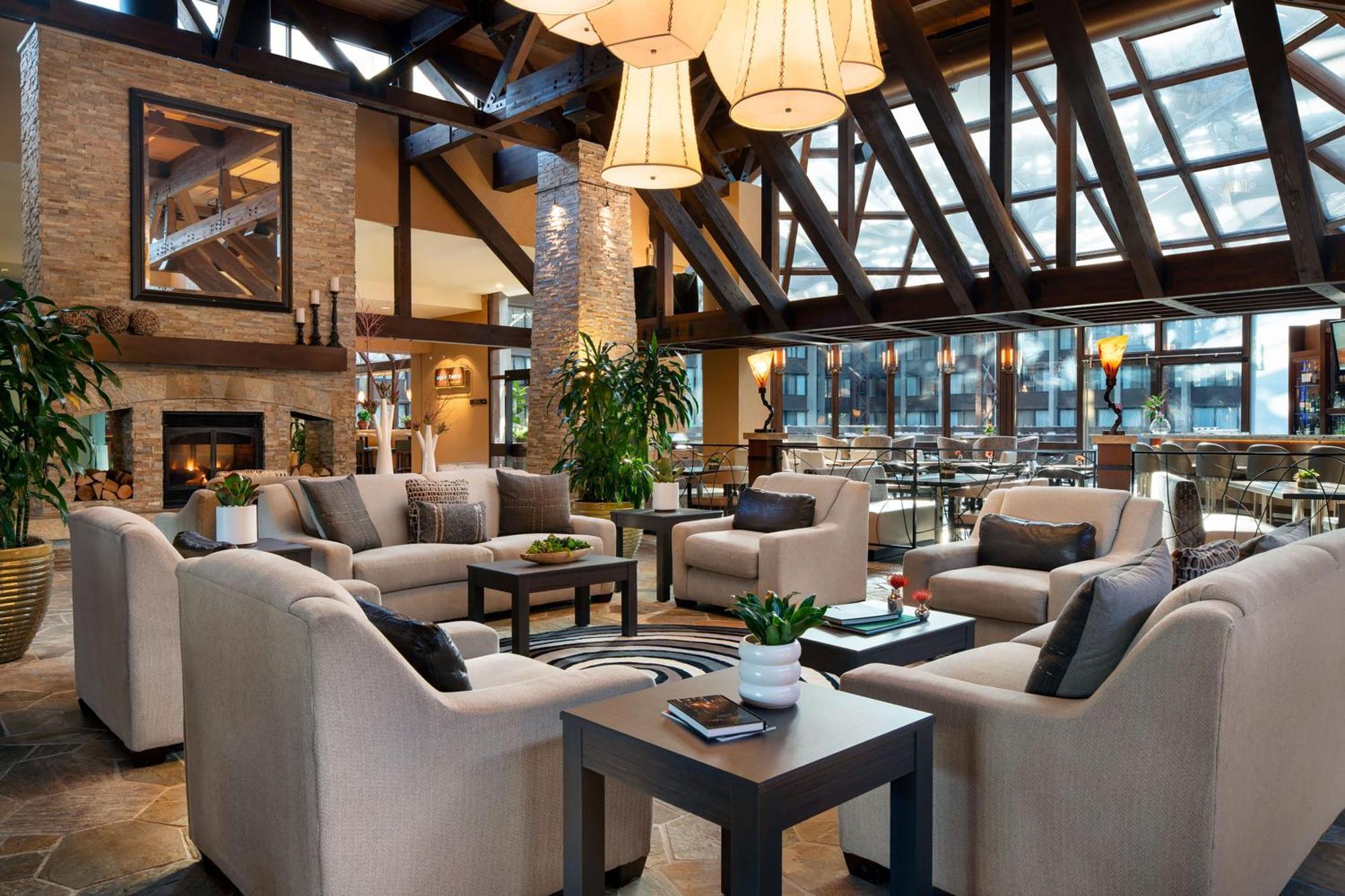 Отель Seattle Airport Marriott Ситак Экстерьер фото