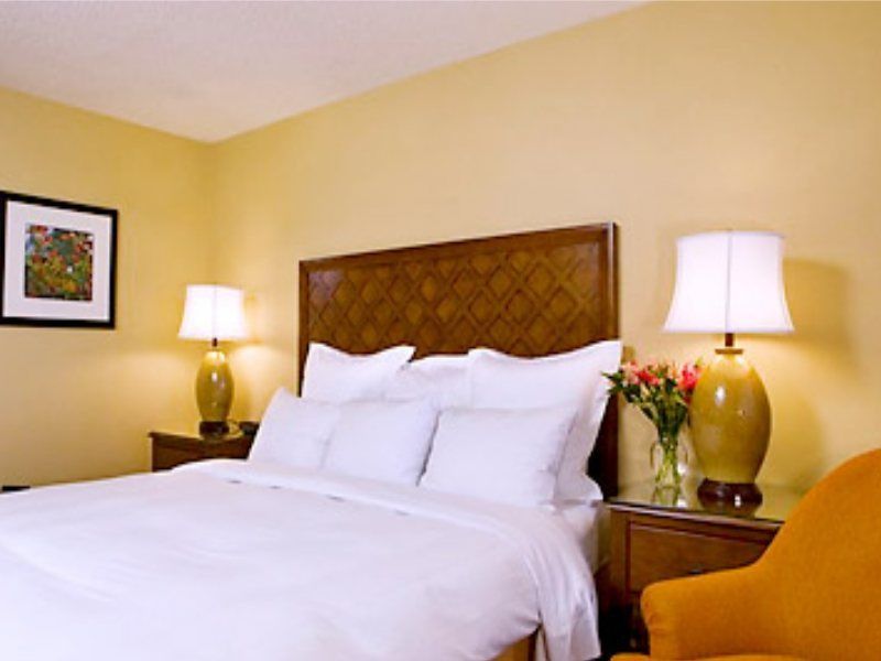 Отель Seattle Airport Marriott Ситак Экстерьер фото